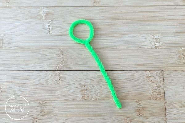 DIY Bubble Wands Finished Twisting Pipe Cleaner