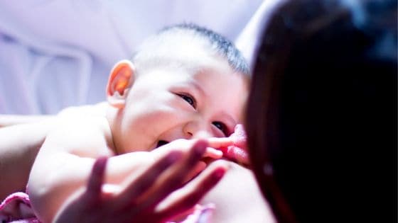 baby-biting-while-breastfeeding