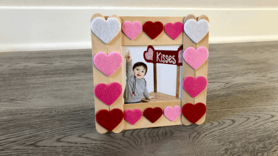 Popsicle Stick Picture Frame {An Easy Popsicle Stick Craft}