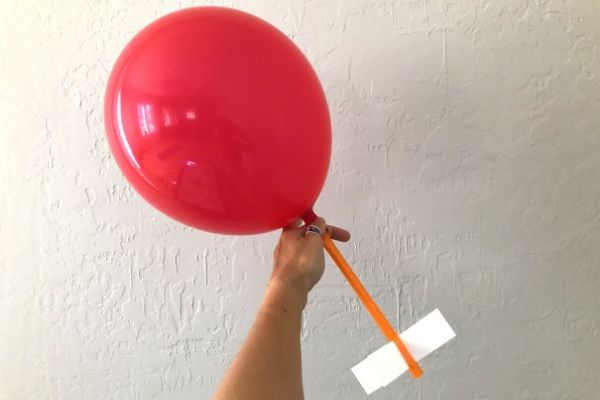 Balloon-Rocket-Experiment-Hold-Balloon-Shut