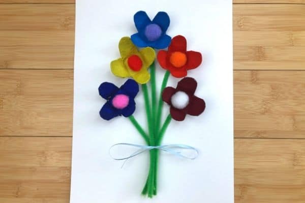 Egg-Carton-Flower-Bouquet