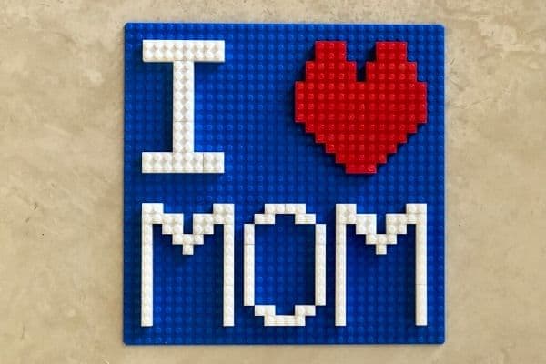 I-Heart-MOM-LEGO-Sign-Finished