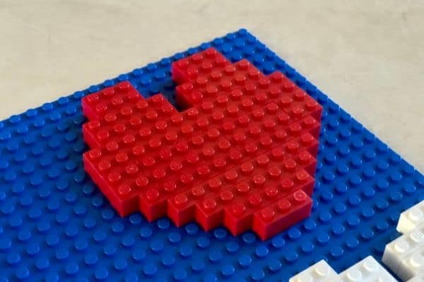 I-Heart-MOM-LEGO-Sign-Heart