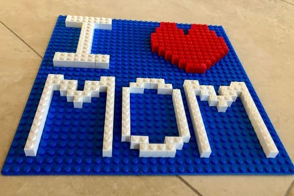 I-Heart-MOM-LEGO-Sign-MOM