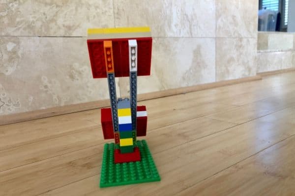 LEGO-Balance-Scale-Bottom-of-Pans
