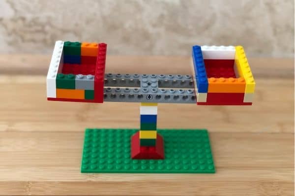 LEGO-Balance-Scale-Top-View