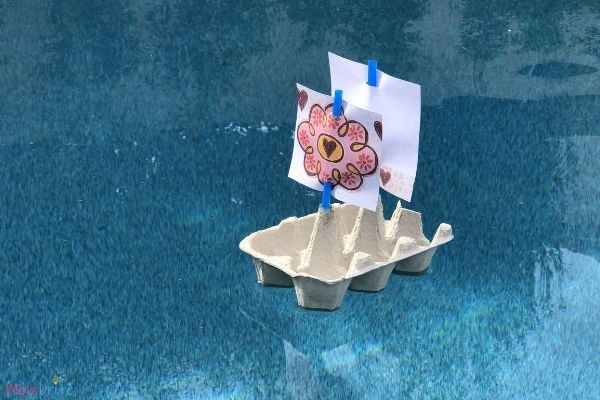 Egg-Carton-Boat-Float-in-the-Pool