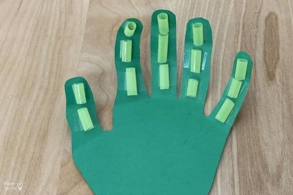 DIY Robot Hand Straws on Fingers