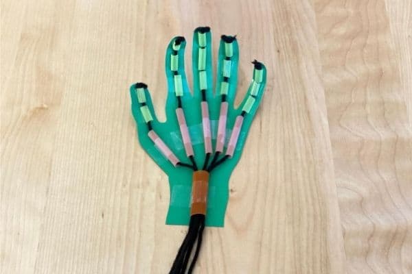 DIY Robot Hand Yarn