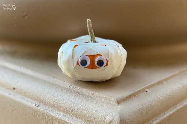 Pumpkin Mummy Halloween Craft (5)