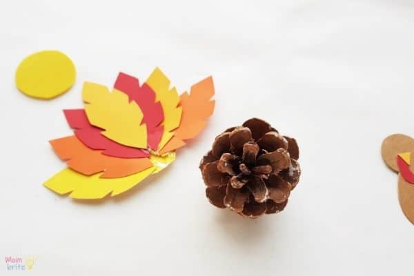 Pinecone Turkey Craft (4)