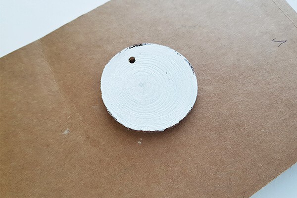 Round wood slice (with a hole)