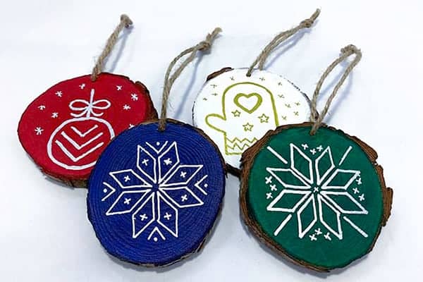 Crafty Painted Ornaments 