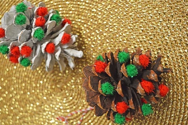 Hand made coloured pinecone-min