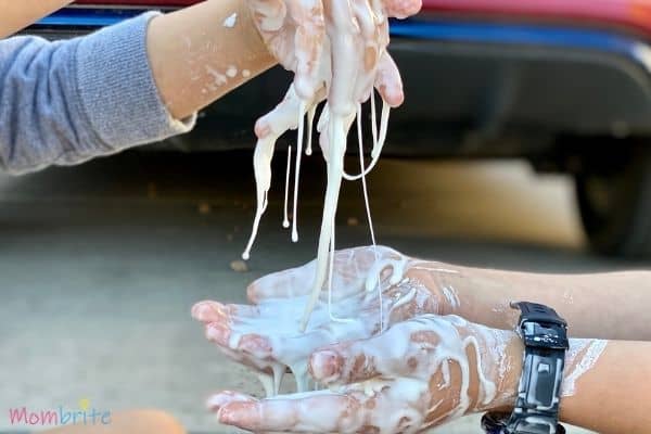 50+ Fun Summer Activities For Kids How to Make Oobleck Recipe Playing (2)