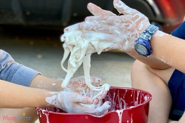 How-to-Make-Oobleck-Recipe-Playing