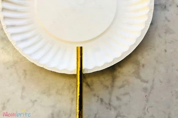 Glue straw to paper plate