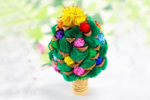 Pine Cone Christmas Tree-min