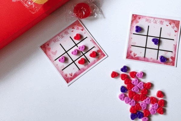 Valentines tic tac toe reusable board card