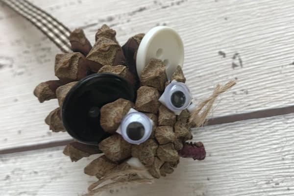 handmade pinecone mouse craft-min