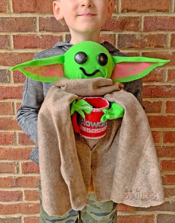 Baby Yoda Valentine’s Day Card Box 