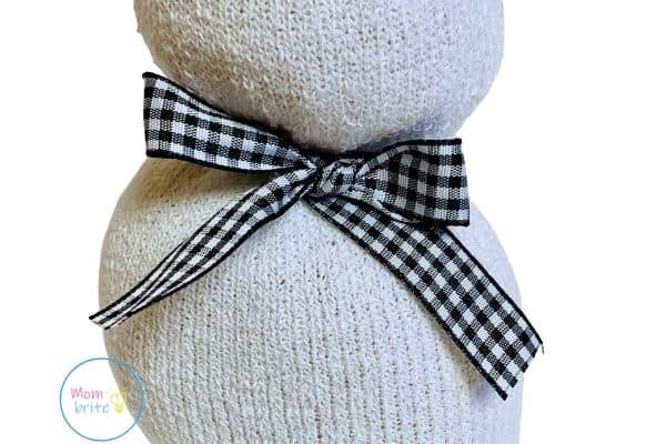 No-Sew Sock Bunnies Tie a Ribbon