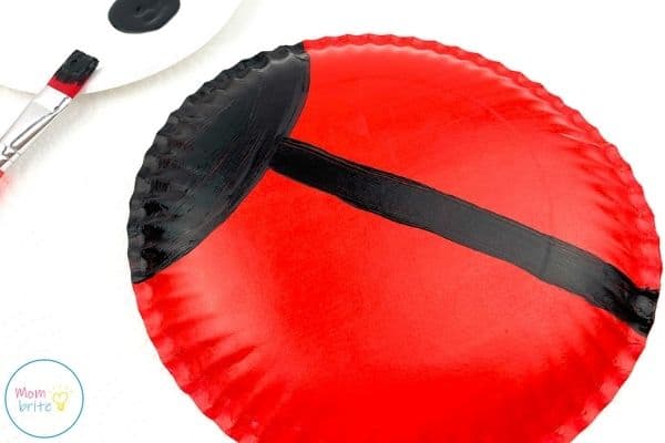 ladybug paper plate craft draw black line