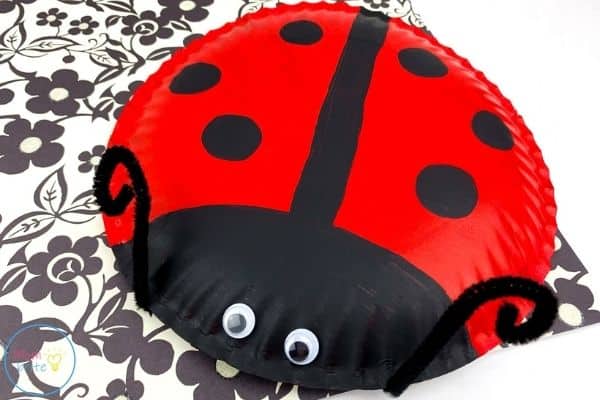 ladybug paper plate craft